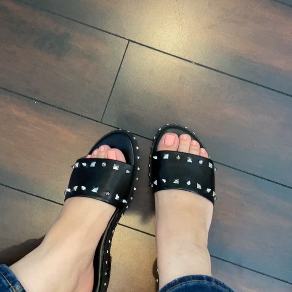 SOLD🆕 STEVEMADDEN black stud slides Sz 9 - Picture 2 of 6